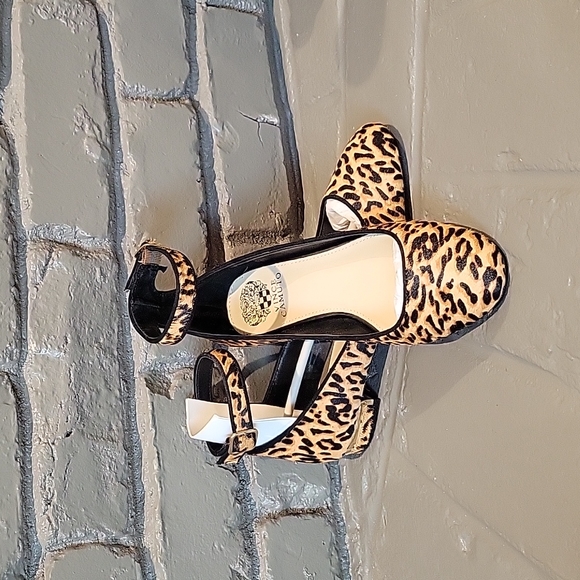 Vince Camuto Attera Ankle Strap Flat size 6.5 - Picture 1 of 6